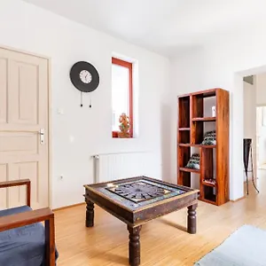 Maharaja Mountain Palace With Free Privat Parking And Garden Budapest
